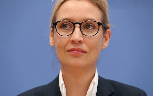 Alice Weidel, co-dirigeante du parti de l'Alternative pour l'Allemagne, à Berlin après les élections allemandes, le 25 septembre 2017. (Crédit :Sean Gallup/Getty Images) Alice Weidel, co-dirigeante du parti de l'Alternative pour l'Allemagne, à Berlin après les élections allemandes, le 25 septembre 2017. (Crédit :Sean Gallup/Getty Images)