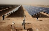Vue sur la nouvelle installation solaire financée par l'Allemagne, au camp de réfugié Zaatari, en Jordanie, le 13 novembre 2017. (Crédit : AFP / KHALIL MAZRAAWI)