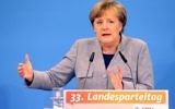 Angela Merkel, chancelière allemande et leader du parti de l'Union chrétienne-démocrate (CDU), prononce une allocution lors d'une conférence régionale dans son Land de Mecklembourg-Poméranie occidentale, dans ce qui est son premier grand discours depuis l'effondrement des négociations pour former une coalition le 25 novembre 2017 à Kühlungsborn, dans le nord de l'Allemagne. (Crédit : AFP / dpa / Bernd Wüstneck)