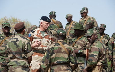 François Lecointre, chef d'état-major des Armées, au Mali en 2013. (Crédit : Wikimédia CC BY-SA 3.0)