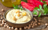 Une assiette de houmous. Illustration. (Crédit : Teodora Djordjevic/Getty Images)