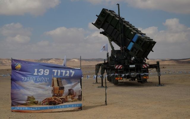 Une batterie anti-missile Patriot pendant l'exercice international Blue Flag en novembre 2017, à la base militaire d'Ovda. (Crédit : Judah Ari Gross/Times of Israel) Une batterie anti-missile Patriot pendant l'exercice international Blue Flag en novembre 2017, à la base militaire d'Ovda. (Crédit : Judah Ari Gross/Times of Israel)