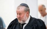 Le procureur général Avichai Mandelblit prend la parole lors d'une cérémonie à Jérusalem, le 26 octobre 2017 (Crédit : Yonatan Sindel / Flash90)