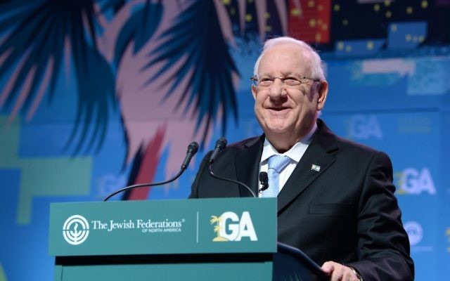 Le président Reuven Rivlin s'exprime devant l'Assemblée générale des Fédérations juives d'Amérique du nord à Los Angeles le 14 novembre 2017 (Crédit : Mark Neyman/GPO)