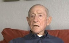 Le survivant de l'Holocauste Henry Flescher a été sorti de sa voiture quelques secondes avant qu'elle ne soit frappée par un train le 31 octobre 2017 (Capture d'écran : : YouTube)