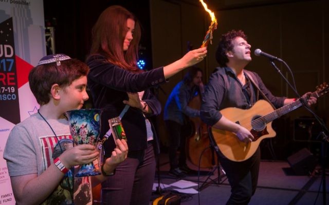 La cérémonie de Havdalah au Limmud FSU d'Oakland, en Californie. (Crédit : Ekaterina Efimova)