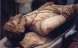 Photo d'illustration d'une momie au musée britannique de Londres (Crédit : CC BY-SA 3.0, Klafubra, Wikipedia)