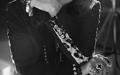 Ozzy Osbourne, père du heavy metal, dans une pose pensive (Autorisation :  Ozzy Osbourne)
