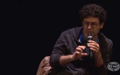 Wajdi Mouawad,  homme de théâtre, metteur en scène, auteur, comédien, directeur artistique, plasticien et cinéaste libano-canadien. (Crédit : Capture d'écran YouTube)