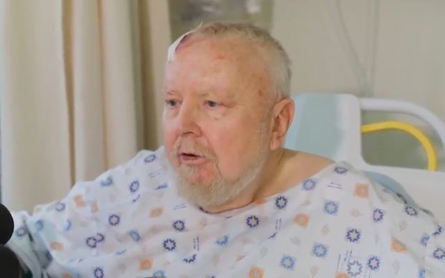 Depuis son lit d'hôpital, David Ramati se souvient avoir été renversé par une voiture bélier lors d'un attentat terroriste aux abords de l'implantation d'Efrat en Cisjordanie, le 17 novembre 2017 (Capture d'écran : YouTube) Depuis son lit d'hôpital, David Ramati se souvient avoir été renversé par une voiture bélier lors d'un attentat terroriste aux abords de l'implantation d'Efrat en Cisjordanie, le 17 novembre 2017 (Capture d'écran : YouTube)