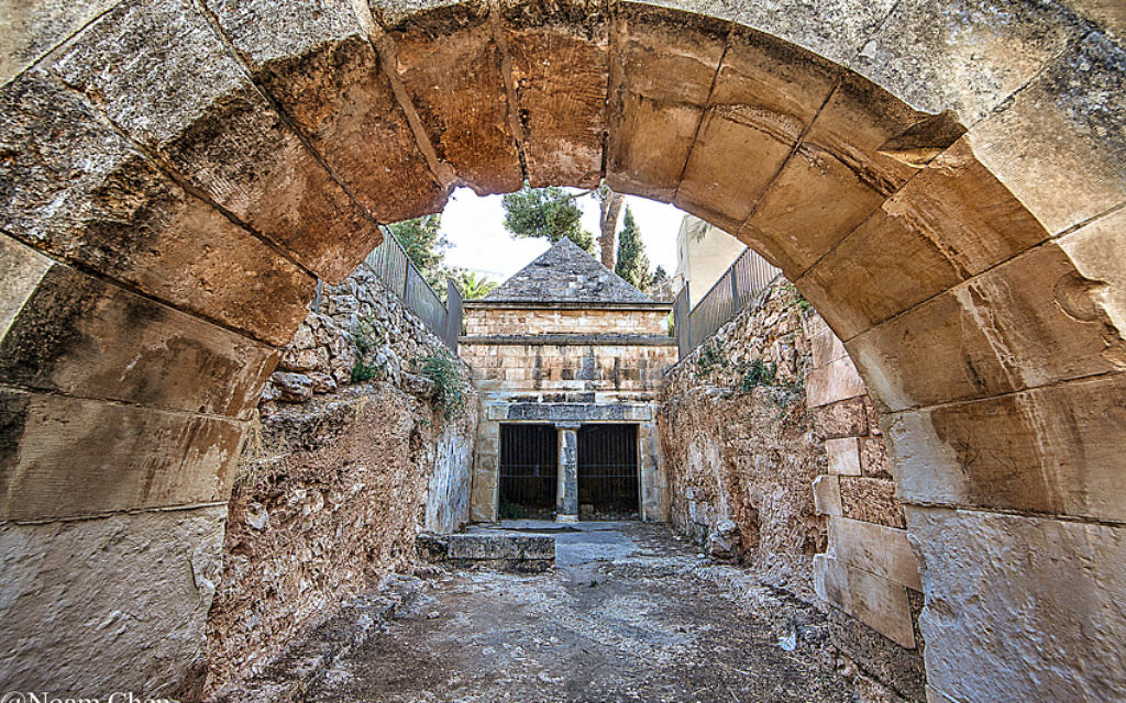 Tombe funéraire de la période du Second Temple, la tombe de Jason. (Crédit : Noam Chen)