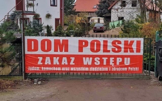 A sign outside a hostel near Wroclaw, Poland, says 'Entry forbidden to Jews, Commies and all thieves and traitors of Poland.' (Sebastian Karbowiak via the Anti-Defamation League) A sign outside a hostel near Wroclaw, Poland, says 'Entry forbidden to Jews, Commies and all thieves and traitors of Poland.' (Sebastian Karbowiak via the Anti-Defamation League)