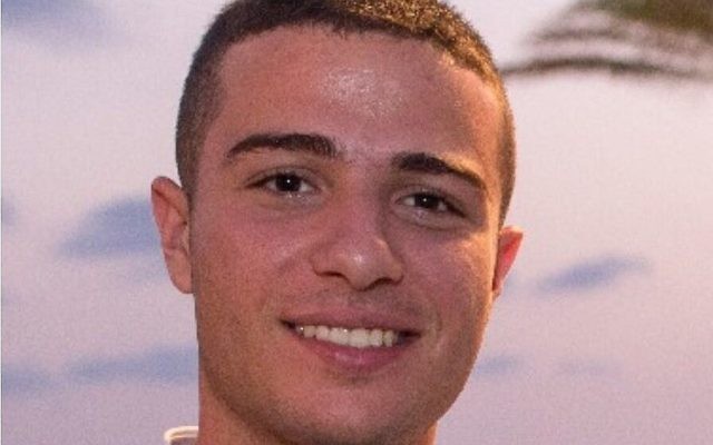 Le soldat israélien Ariel Harush, 21 ans, tué dans un accident de voiture dans le nord d'Israël le 15 novembre 2017 (Crédit : Porte-parole de Tsahal) Le soldat israélien Ariel Harush, 21 ans, tué dans un accident de voiture dans le nord d'Israël le 15 novembre 2017 (Crédit : Porte-parole de Tsahal)
