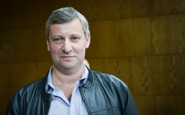 L'ancien ministre du tourisme Stas Misezhnikov arrive à la cour de magistrat de Tel-Aviv le 21 novembre 2017. (Flash90) L'ancien ministre du tourisme Stas Misezhnikov arrive à la cour de magistrat de Tel-Aviv le 21 novembre 2017. (Flash90)