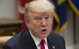 Le président Donald Trump s'exprime pendant un déjeuner avec les républicains du sénat dans la Salle Roosevelt de la Maison Blanche à Washington, le 5 décembre 2017 (Crédit : AFP/ SAUL LOEB)