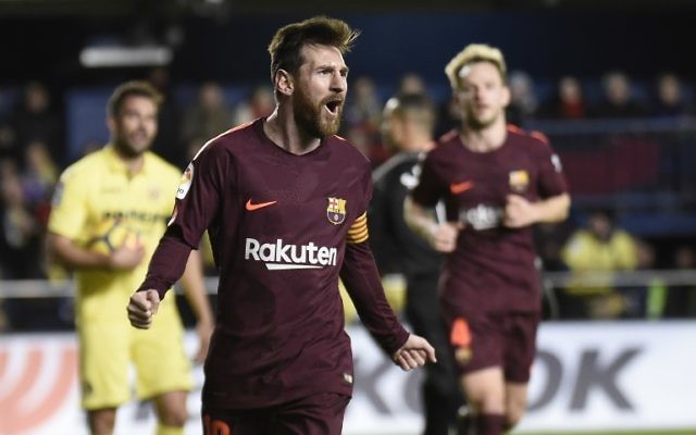 L'attaquant de Barcelone Lionel Messi après avoir marqué lors du match de football entre le Villarreal CF et le FC Barcelona au stade La Ceramica à Vila-real, en Espagne, le 10 décembre 2017 (Crédit : AFP / JOSE JORDAN) L'attaquant de Barcelone Lionel Messi après avoir marqué lors du match de football entre le Villarreal CF et le FC Barcelona au stade La Ceramica à Vila-real, en Espagne, le 10 décembre 2017 (Crédit : AFP / JOSE JORDAN)