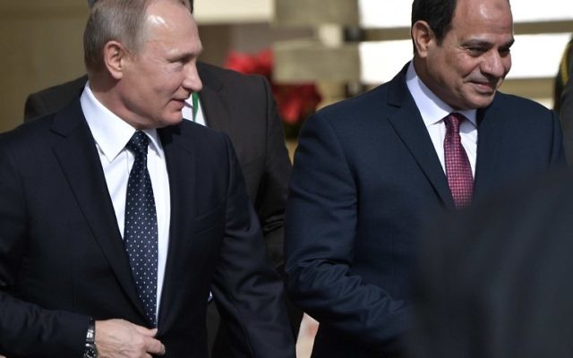Le président russe Vladimir Poutine et son homologue égyptien Abdel Fattah el-Sissi au Caire, le 11 décembre 2017. (Crédit : AFP/Sputnik/Alexey NIKOLSKY) Le président russe Vladimir Poutine et son homologue égyptien Abdel Fattah el-Sissi au Caire, le 11 décembre 2017. (Crédit : AFP/Sputnik/Alexey NIKOLSKY)