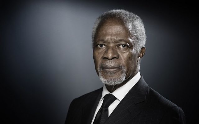 L'ancien secrétaire-général des Nations unies Kofi Annan lors d'une séance photo à Paris, le 11 décembre 2017 (Crédit : AFP PHOTO / JOEL SAGET) L'ancien secrétaire-général des Nations unies Kofi Annan lors d'une séance photo à Paris, le 11 décembre 2017 (Crédit : AFP PHOTO / JOEL SAGET)