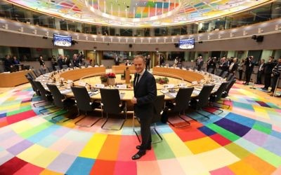 Le président de la Commission européenne Donald Tusk avant le début d'un sommet de l'Union à Bruxelles, le 14 décembre 2017 (Crédit : AFP/ ludovic MARIN)