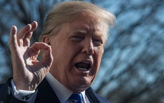 Le président américain Donald Trump s'exprime devant les journalistes à la Maison Blanche le 16 décembre 2017 (Crédit : AFP Photo/Nicholas Kamm) Le président américain Donald Trump s'exprime devant les journalistes à la Maison Blanche le 16 décembre 2017 (Crédit : AFP Photo/Nicholas Kamm)