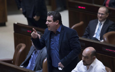 Ayman Odeh, leader de la liste commune, réagit lors d'une séance plénière au parlement israélien, le 25 janvier 2017 (Yonatan Sindel / Flash90)