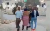 Extrait de la vidéo des cousines Tamimi provoquant des soldats israéliens devenue virale sur Internet (Capture d'écran)