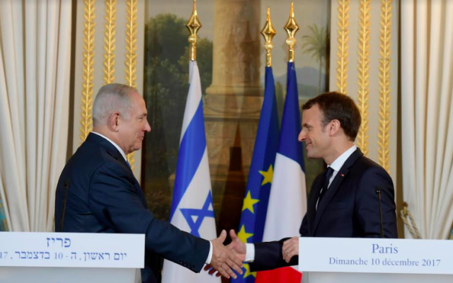 Emmanuel Macron (g) rencontre Benjamin Netanyahu à l'Élysée, le 10 décembre 2017 à Paris. (Crédit : GPO) Emmanuel Macron (g) rencontre Benjamin Netanyahu à l'Élysée, le 10 décembre 2017 à Paris. (Crédit : GPO)