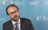 L'ambassadeur de l'UE en Israël, Emanuele Giaufret (Crédit : capture d'écran YouTube)
