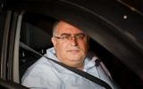 Le chef de la coalition et député du parti du Likud, David Bitan, quitte l'unité anti-corruption du Lahav 433 de la police israélienne le 10 décembre 2017 (Crédit : Roy Alima/Flash90)