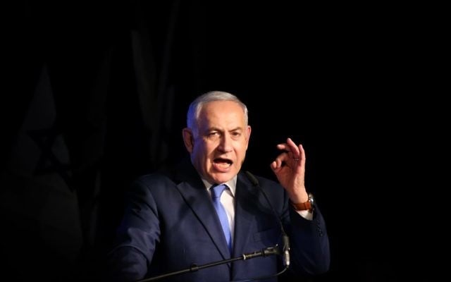 Le Premier ministre Benjamin Netanyahu durant un meeting du Likud à Tel Aviv, le 21 décembre 2017. (Crédit : Flash90)