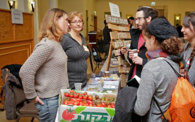 De nouveaux immigrants à une conférence de Jérusalem sur les communautés disponibles d'Israël au mois de novembre 2017 (Crédit :  Yonit Schiller via JTA)