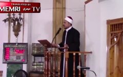 L'imam Aymen Elkasaby donne un sermon au Le Centre Islamique de Jersey City, aux Etats Unis, le 24 novembre (Crédit : Capture d'écran / Memri)