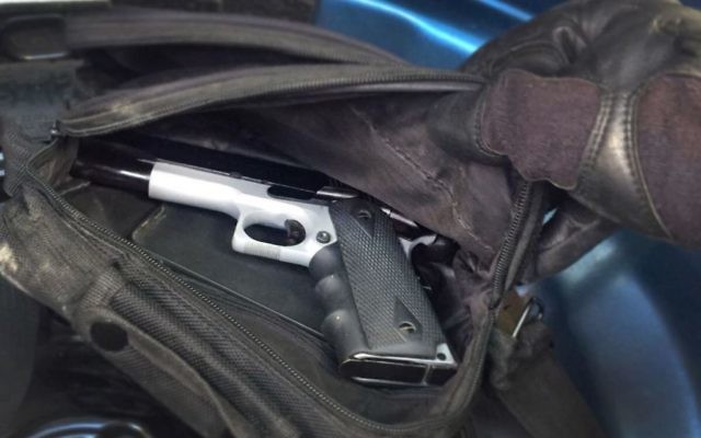 Les forces de sécurité israéliennes ont découvert un pistolet qui été acheté par le Hamas pour enlever un Israélien. Le Shin Bet a déjoué ce projet en octobre 2017. (Crédit : Shin Bet)