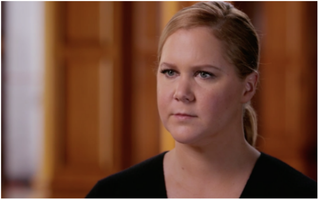 Amy Schumer a appris des détails sur sa famille juive lors de la Saison 4, Episode 10 de “Finding Your Roots With Henry Louis Gates Jr.” diffusé en Décembre 19, 2017. (Screenshot from PBS via JTA) Amy Schumer a appris des détails sur sa famille juive lors de la Saison 4, Episode 10 de “Finding Your Roots With Henry Louis Gates Jr.” diffusé en Décembre 19, 2017. (Screenshot from PBS via JTA)