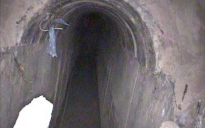 Photo d'illustration : Un tunnel d'attaque du Hamas qui entrait dans le territoire israélien et qui a été détruit par l'armée israélienne, le 10 décembre 2017 (Crédit : Armée israélienne)