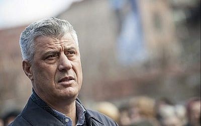 Le président du Kosovo Hashim Thaci lors d'une cérémonie de commémoration à Pristina pour les portés-disparus de la guerre du Kosovo, le 30 décembre 2017 (Crédit : AFP/Armend Nimani)
