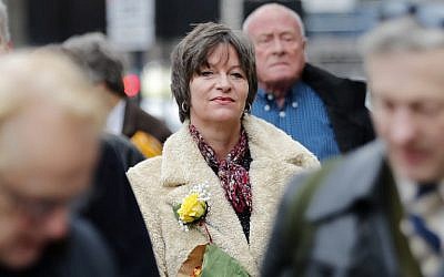 La bloggeuse Alison Chabloz, accusée d'avoir publié des chansons antisémites sur son site, arrivant au tribunal de Westminster à Londres le 10 janvier 2018 (Crédit : AFP / Tolga Akmen)