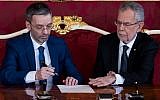 Le ministre de l'Intérieur autrichien Herbert Kickl reçoit sa nomination de la part du président Alexander Van der Bellen, le 18 décembre 2017, à Vienne. (AFP / VLADIMIR SIMICEK