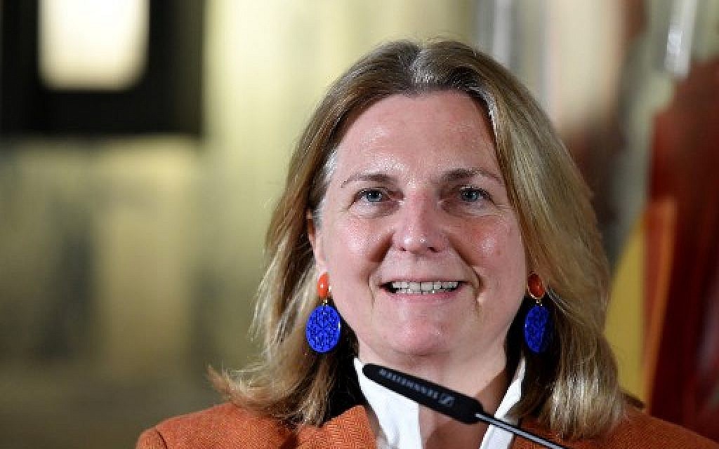 Karin Kneissl, ministre autrichienne des Affaires étrangères, donne une conférence de presse à la suite d'une rencontre avec son homologue italien le 16 janvier 2018 à Rome (PHOTO AFP / TIZIANA FABI)