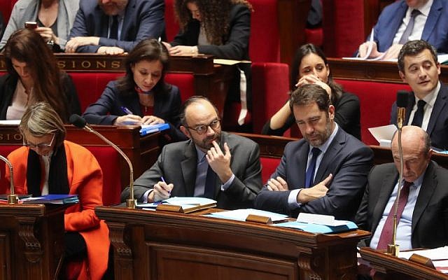 Le Premier ministre français, Edouard Philippe assiste à une session de questions au gouvernement le 24 janvier 2018 à l'Assemblée nationale à Paris (Crédit : JACQUES DEMARTHON / AFP) Le Premier ministre français, Edouard Philippe assiste à une session de questions au gouvernement le 24 janvier 2018 à l'Assemblée nationale à Paris (Crédit : JACQUES DEMARTHON / AFP)