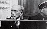 Le politicien et écrivain français Charles Maurras assiste à son procès lors duquel il a été condamné à la réclusion à perpétuité pour complicité avec l'ennemi nazi pendant la Seconde guerre mondiale, le 25 janvier 1945, au palais de justice de Lyon (PHOTO AFP)