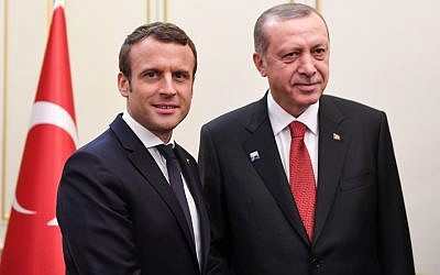 Emmanuel Macron et Recep Tayyip Erdogan le 25 mai 2017 à Bruxelles. (Crédit : ERIC FEFERBERG / POOL / AFP)