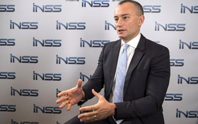 Nickolay Mladenov, envoyé de l'ONU pour la paix au Moyen-Orient, est interviewé à la suite de la conférence de l'INSS à Tel Aviv le 30 janvier 2018. (Crédit : AFP / Jack Guez)