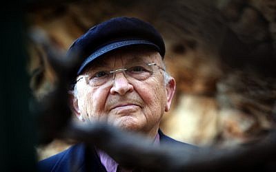 Le romancier israélien Aharon Appelfeld, décédé à l'âge de 85 ans le 4 janvier 2018 (Crédit : Yossi Zamir / Flash90)