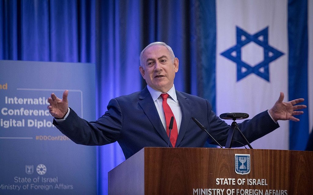 Le Premier ministre Benjamin Netanyahu prend la parole lors de la conférence internationale sur la diplomatie numérique au ministère des Affaires étrangères à Jérusalem, le 7 décembre 2017 (Crédit : Hadas Parush / Flash90)