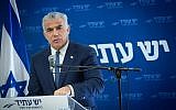 Le député Yair Lapid dirige une réunion de la faction Yesh Atid à la Knesset, le 8 janvier 2018. (Miriam Alster / Flash90)