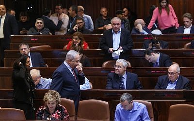 Les députés israéliens à la Knesset le 8 janvier 2018 (Crédit : Yonatan Sindel/Flash90)