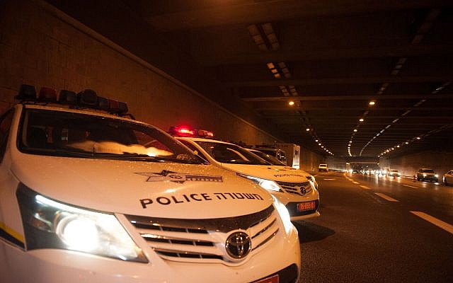 Photo illustrative de voitures de patrouille de la police, le 31 décembre 2017. (Police israélienne) Photo illustrative de voitures de patrouille de la police, le 31 décembre 2017. (Police israélienne)