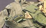 Des tenues militaires de contrebande destinées à Gaza et saisies sur le port d'Ashdod le 15 janvier 2018 (Crédit : Autorité fiscale israélienne/Douanes d'Ashdod)
