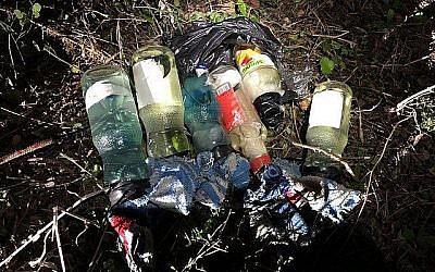 Cocktails Molotov trouvés près de l'implantation d'Itamar en Cisjordanie, le 29 décembre 2018. (Porte-parole de l'IDF)